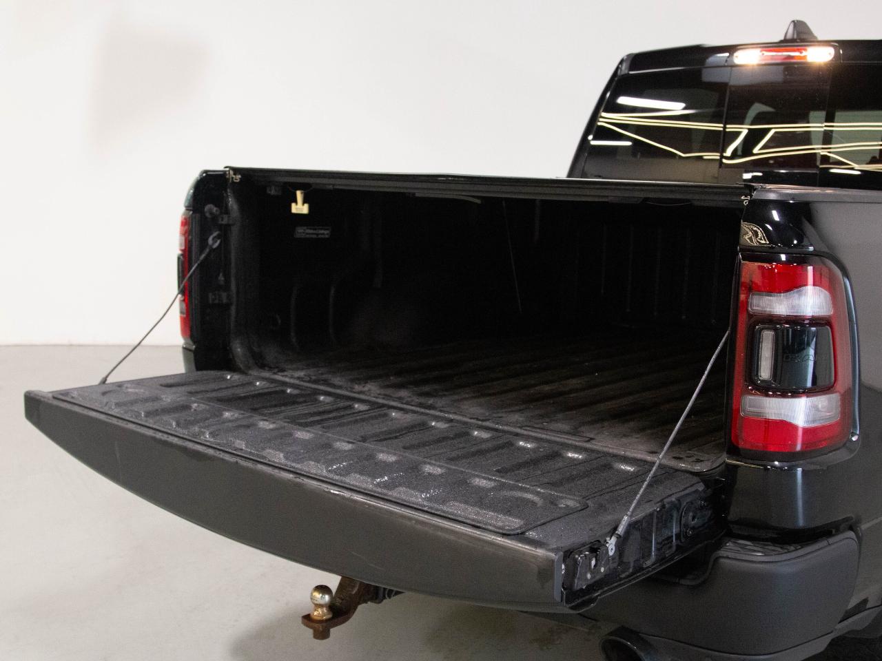 2019 RAM 1500 REBEL | 4x4 CREW CAB | A/T TIRES | TONNEAU COVER Photo