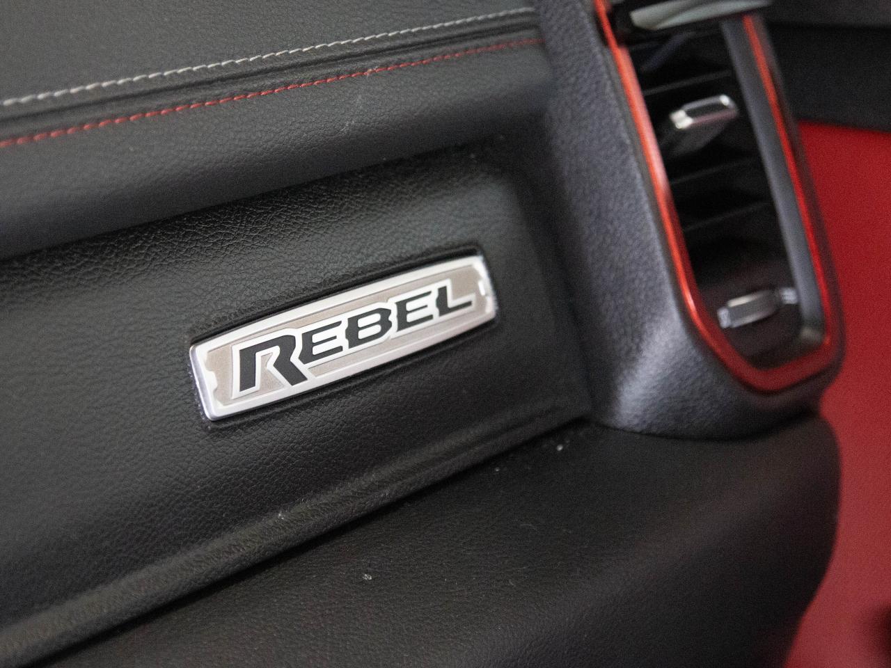 2019 RAM 1500 REBEL | 4x4 CREW CAB | A/T TIRES | TONNEAU COVER Photo