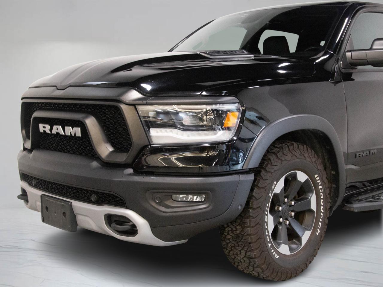 2019 RAM 1500 REBEL | 4x4 CREW CAB | A/T TIRES | TONNEAU COVER Photo