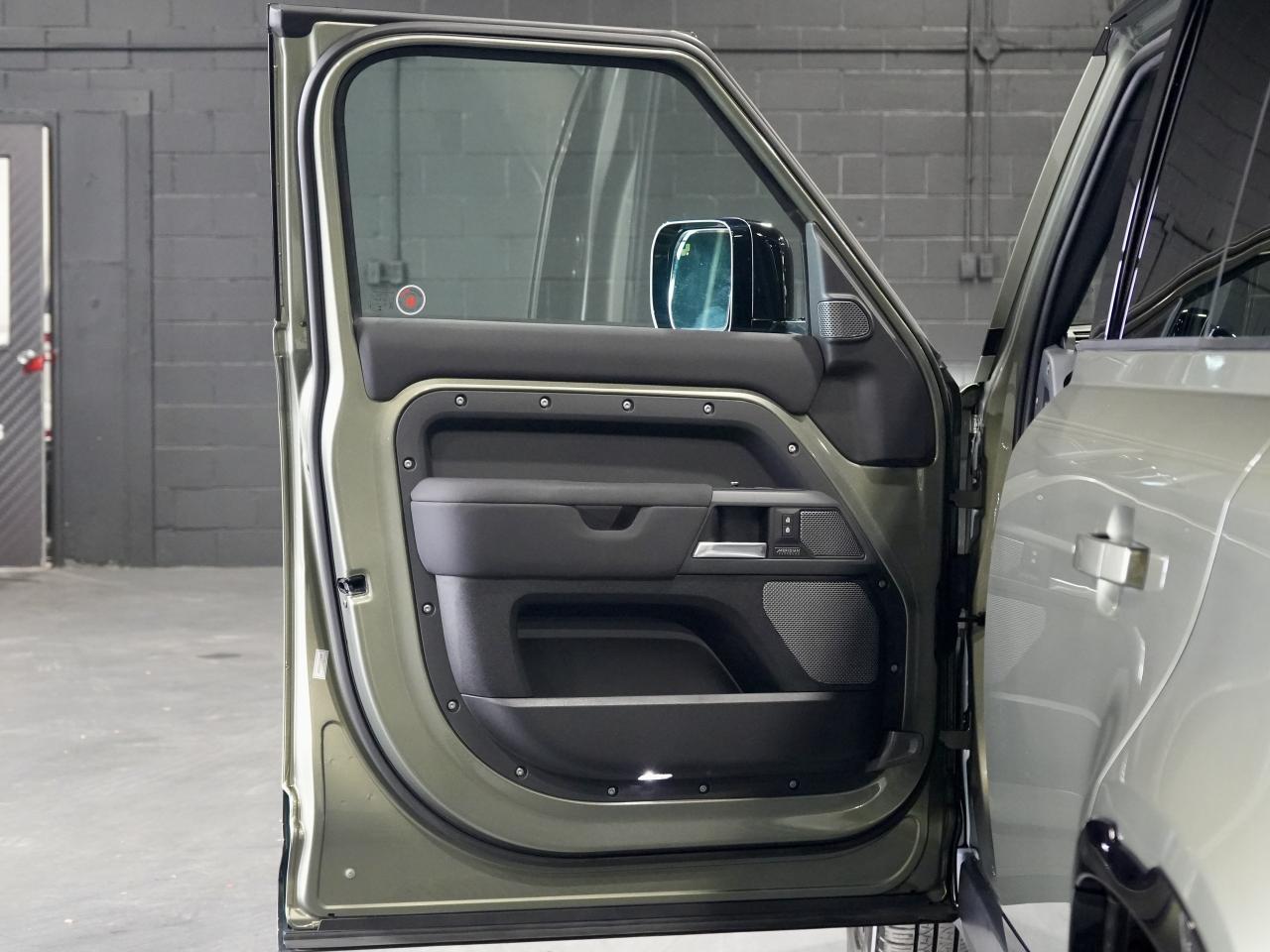 2022 Land Rover Defender 110 X-Dynamic SE/PANO/360 CAM/MERIDIAN/DRIVE ASIST Photo