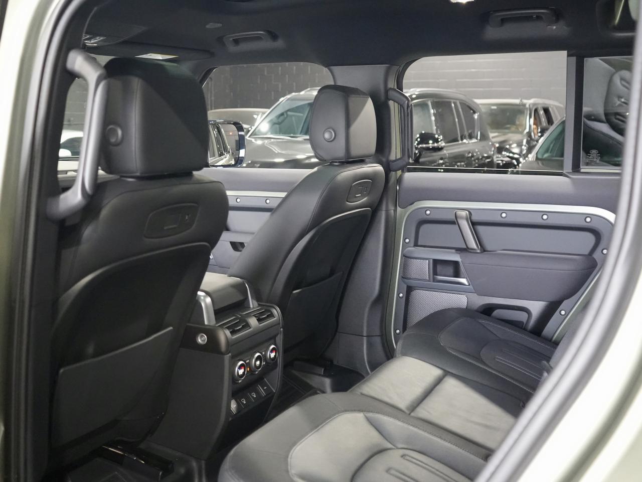 2022 Land Rover Defender 110 X-Dynamic SE/PANO/360 CAM/MERIDIAN/DRIVE ASIST Photo