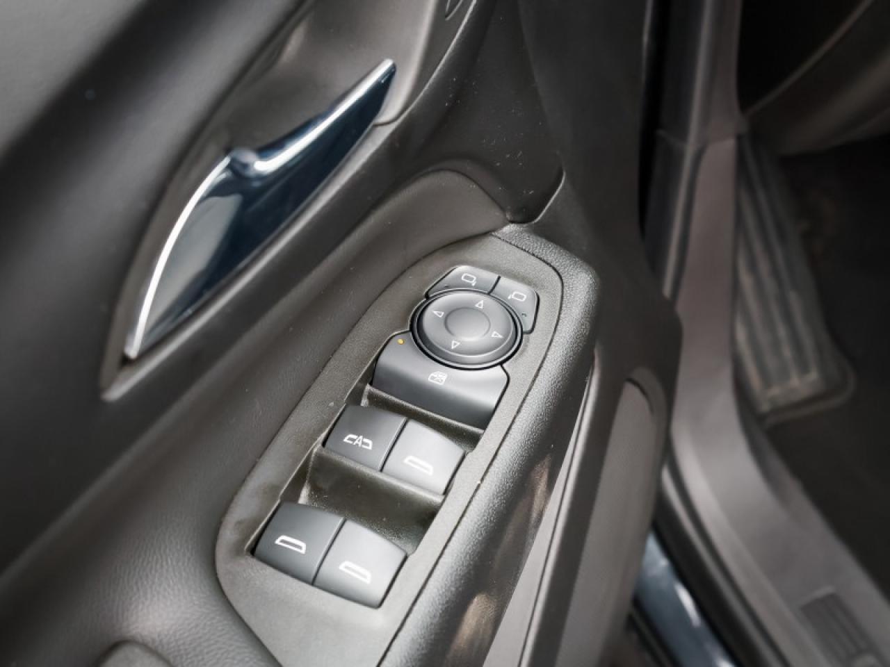 2023 Chevrolet Equinox LT  - Heated Seats -  Apple CarPlay - $152 B/W Photo