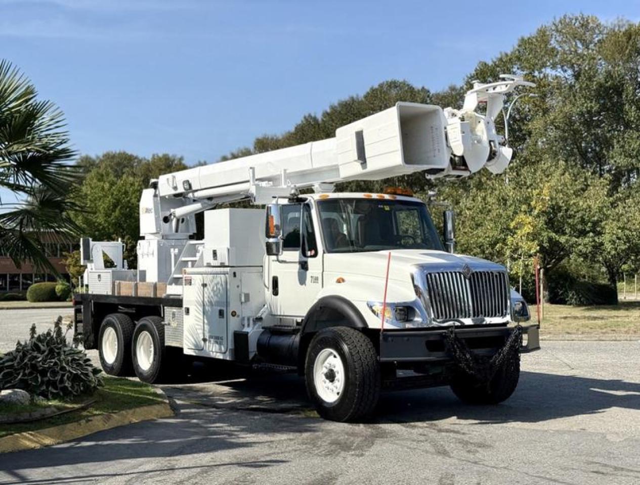 Used 2006 International 7500 Diesel Altec Bucket Truck with Air Brakes for sale in Burnaby, BC