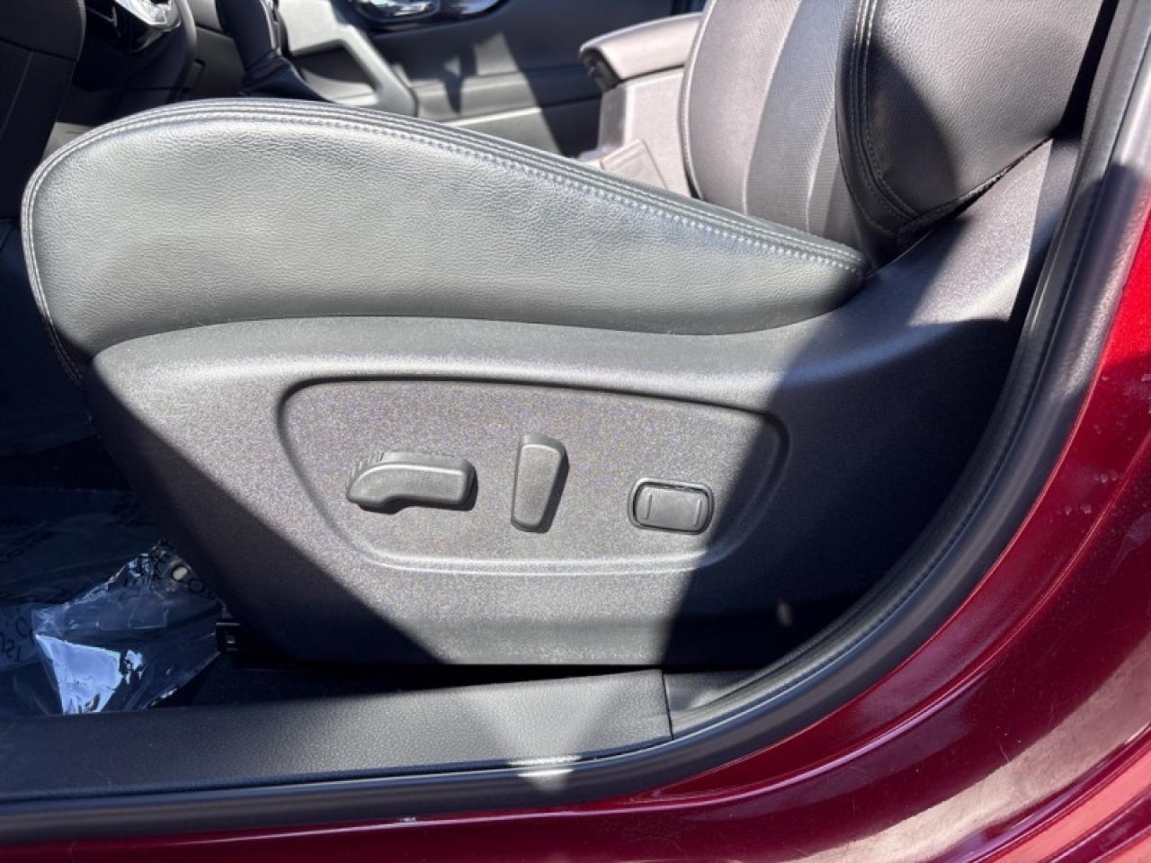 2023 Nissan Qashqai SL AWD  One Owner Lease Return, Heated Leather Seats & Steering Wheel, NAV, 360 Cam, Remote Start Photo