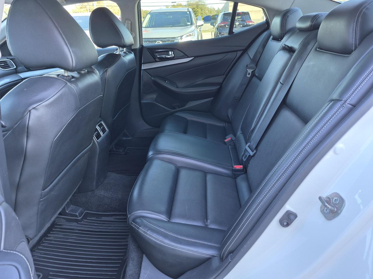 2017 Nissan Maxima SV 3.5L V6! W/ 300HP Photo25