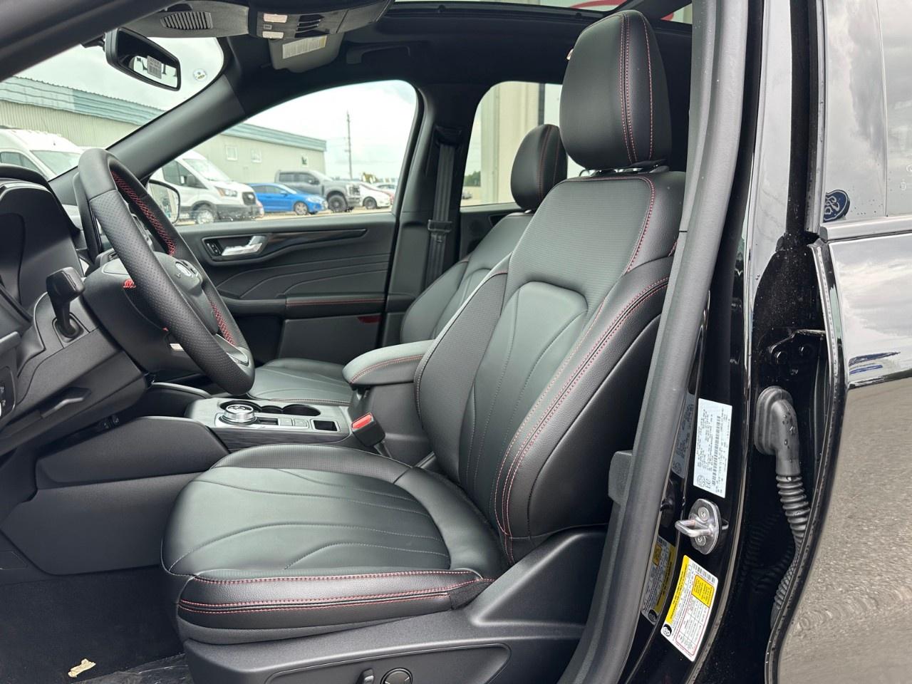 2025 Ford Escape ST-Line Elite AWD Photo