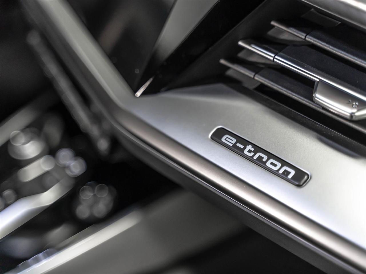 2023 Audi Q4 e-tron $361 BI WEEKLY $0 DOWN |ACCIDENT FREE|ONE OWNER|SIDE ASSIST|APPLE CARPLAY Photo