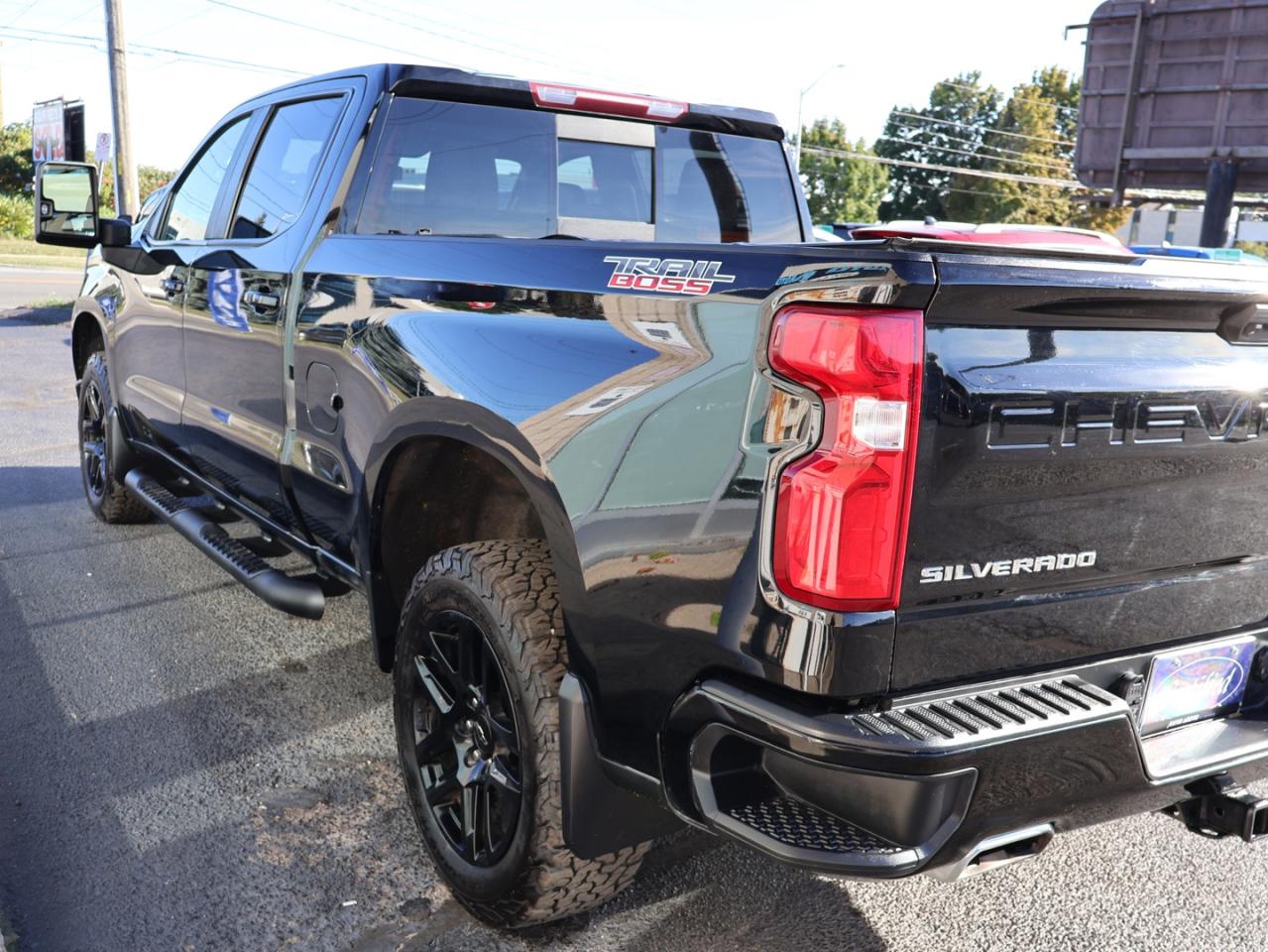 2022 Chevrolet Silverado 1500 V8 LT TRAIL BOSS-Z71 PKG CREW 4WD CERTIFIED *ACCIDENT FREE* CAMERA NAV BLUETOOTH HEATED SEAT/STEERING CRUISE ALLOYS - Photo #4