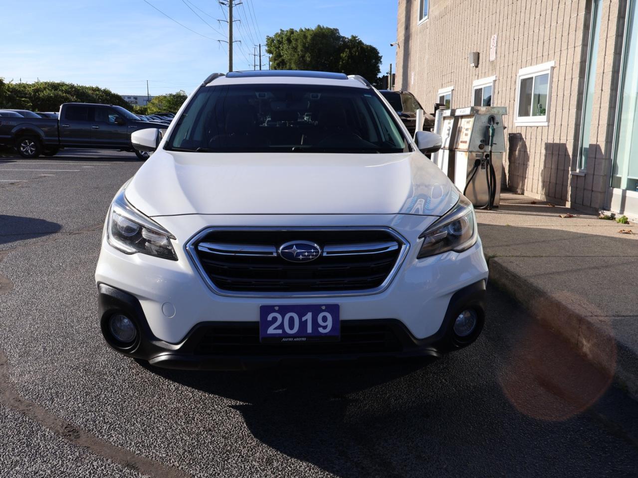 2019 Subaru Outback LIMITED AWD CERTIFIED *ACCIDENT FREE* NAVI CAMERA HEATED STEERING/4 SEATS SUNROOF B.SPOT P.SHIFTERS - Photo #2