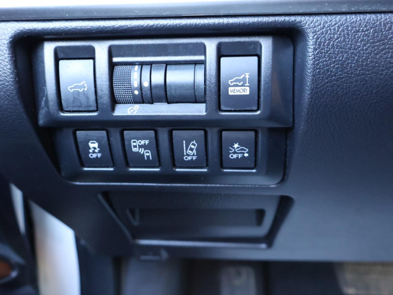 2019 Subaru Outback LIMITED AWD CERTIFIED *ACCIDENT FREE* NAVI CAMERA HEATED STEERING/4 SEATS SUNROOF B.SPOT P.SHIFTERS - Photo #31