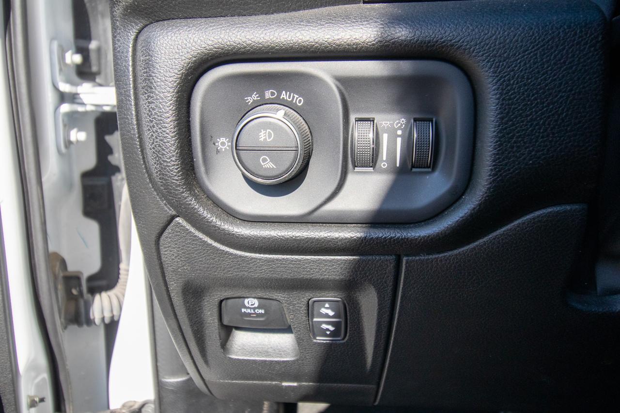 2023 RAM 1500 SPORT 4X4 CREW CAB 5'7" BOX Photo5