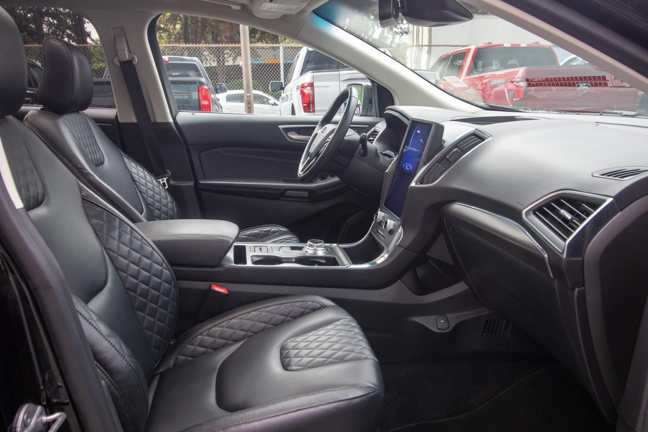 2023 Ford Edge Titanium AWD Photo5