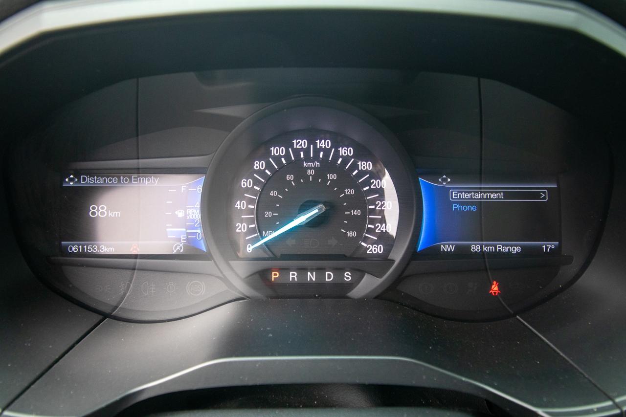 2023 Ford Edge Titanium AWD Photo5