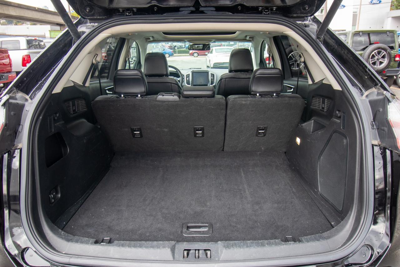 2023 Ford Edge Titanium AWD Photo5