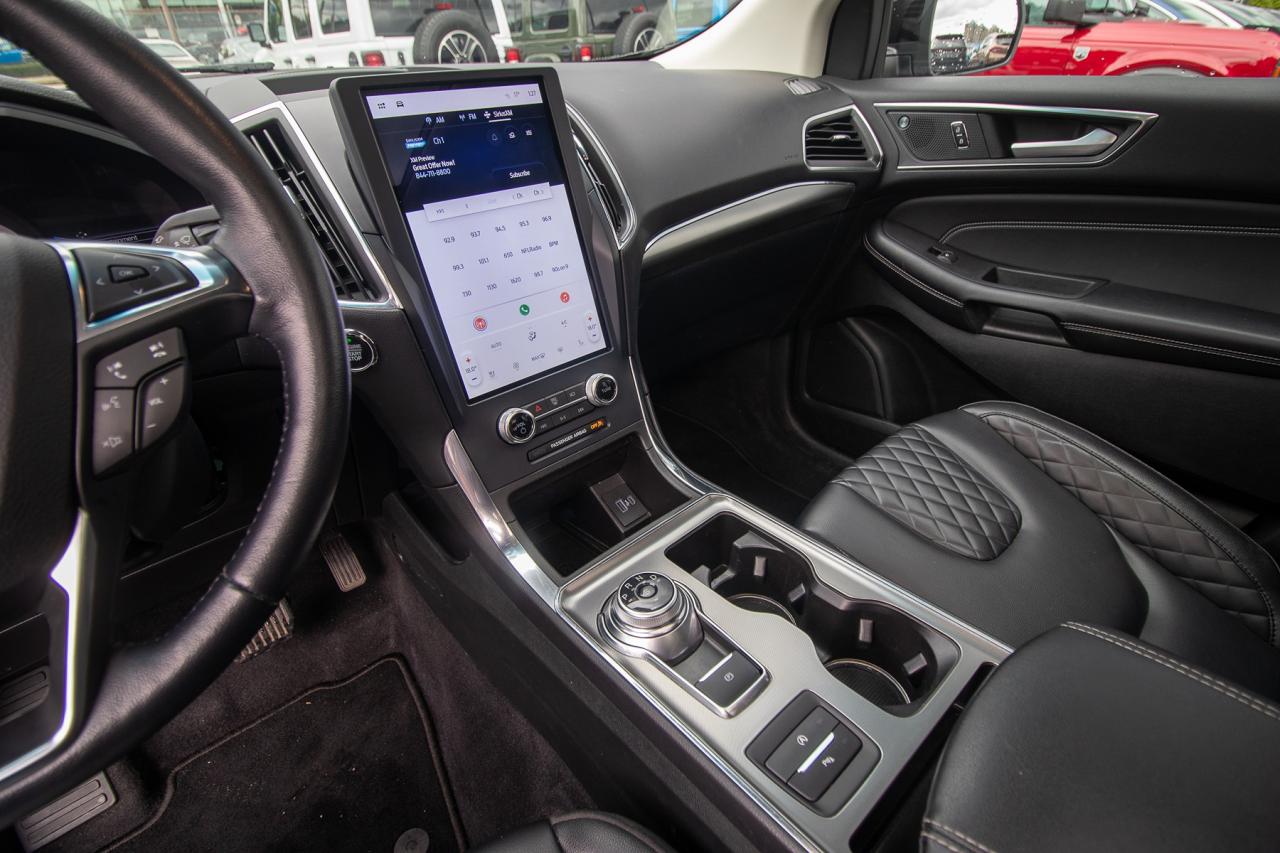 2023 Ford Edge Titanium AWD Photo5
