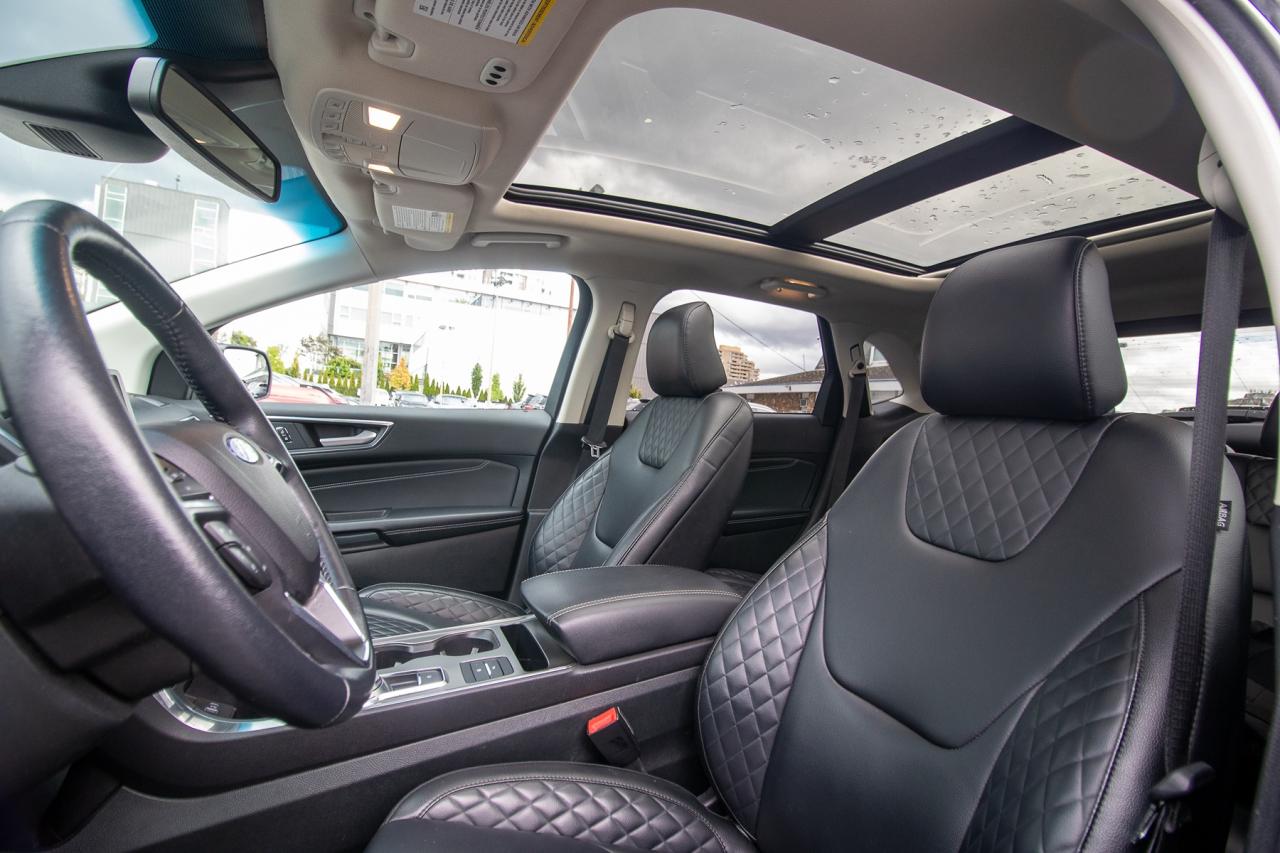 2023 Ford Edge Titanium AWD Photo5