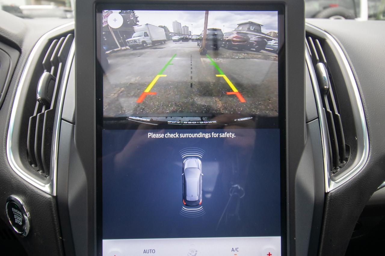 2023 Ford Edge Titanium AWD Photo5