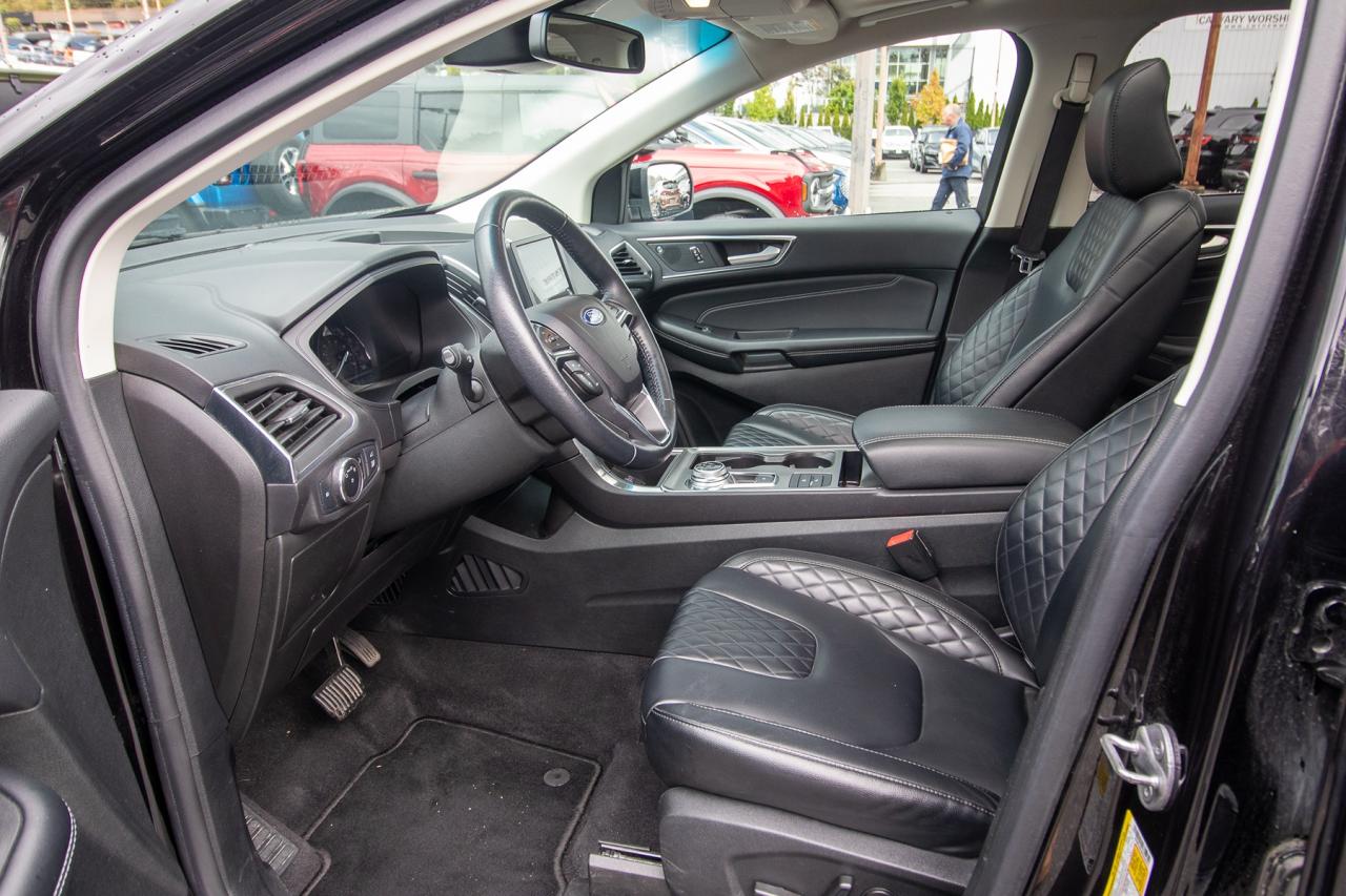 2023 Ford Edge Titanium AWD Photo5