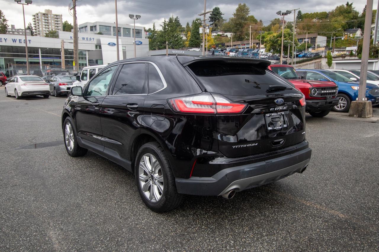 2023 Ford Edge Titanium AWD Photo5