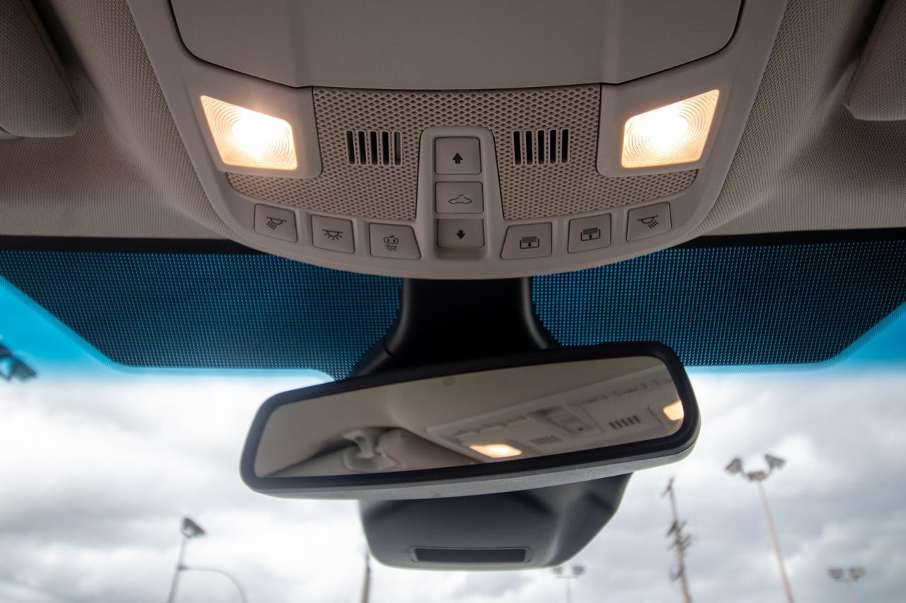 2023 Ford Edge Titanium AWD Photo5