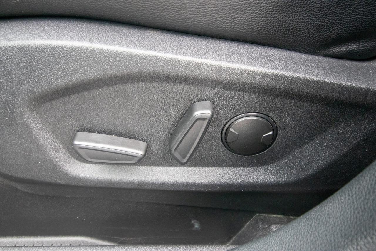 2023 Ford Edge Titanium AWD Photo5