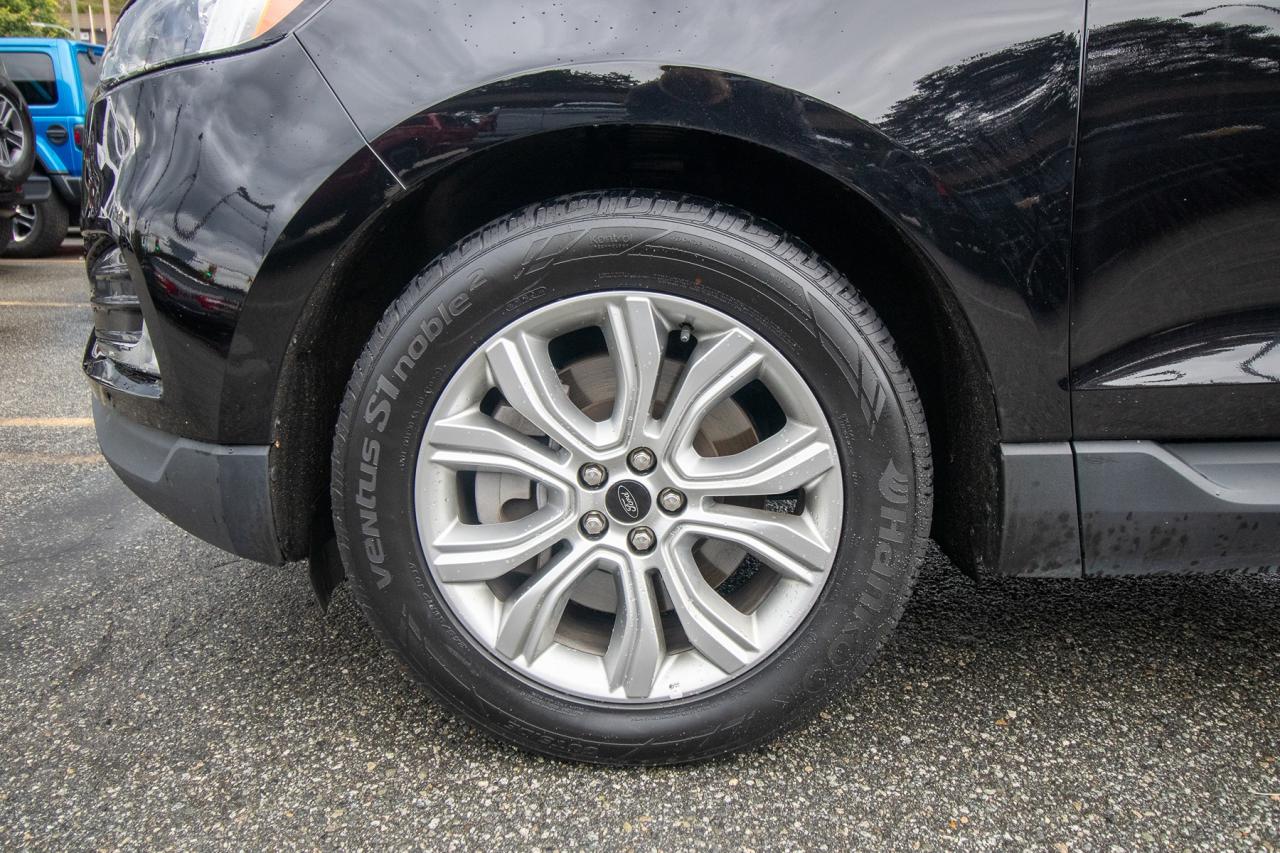 2023 Ford Edge Titanium AWD Photo5