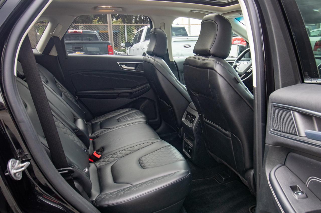 2023 Ford Edge Titanium AWD Photo5