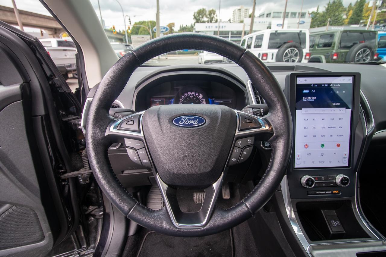 2023 Ford Edge Titanium AWD Photo5