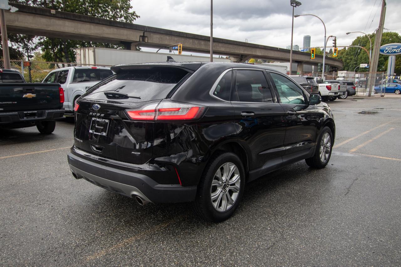 2023 Ford Edge Titanium AWD Photo5