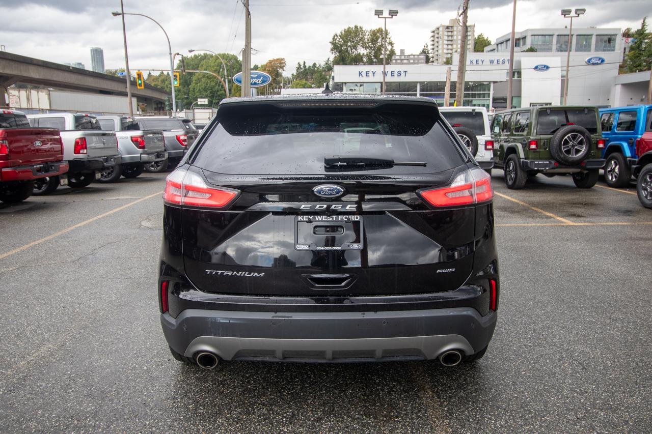 2023 Ford Edge Titanium AWD Photo5