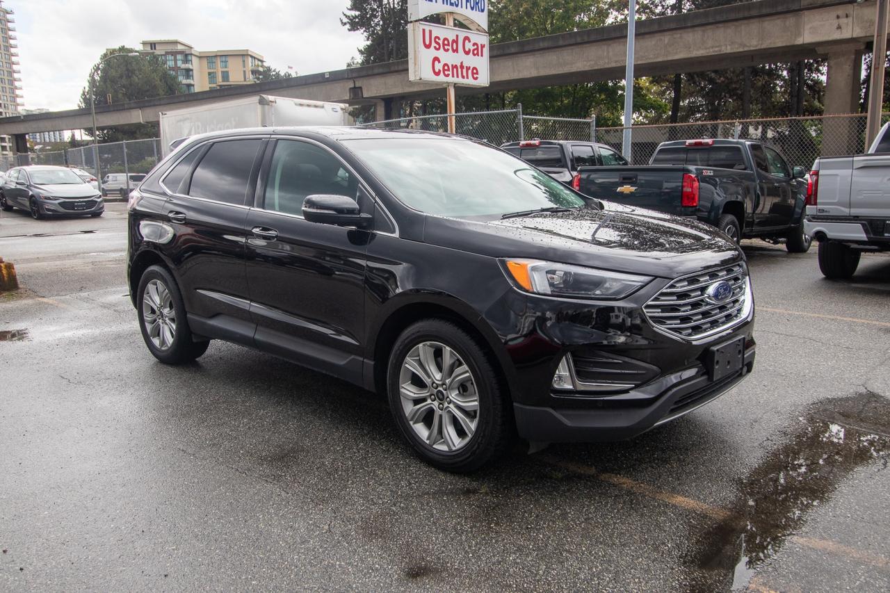 2023 Ford Edge Titanium AWD Photo5