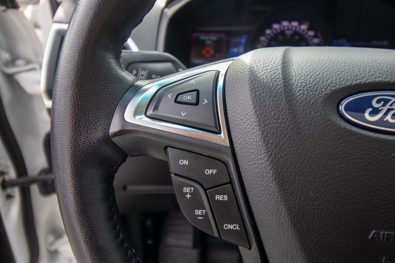 2023 Ford Edge Titanium AWD Photo5