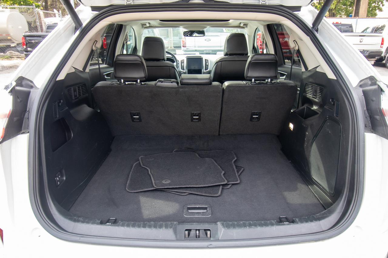 2023 Ford Edge Titanium AWD Photo5