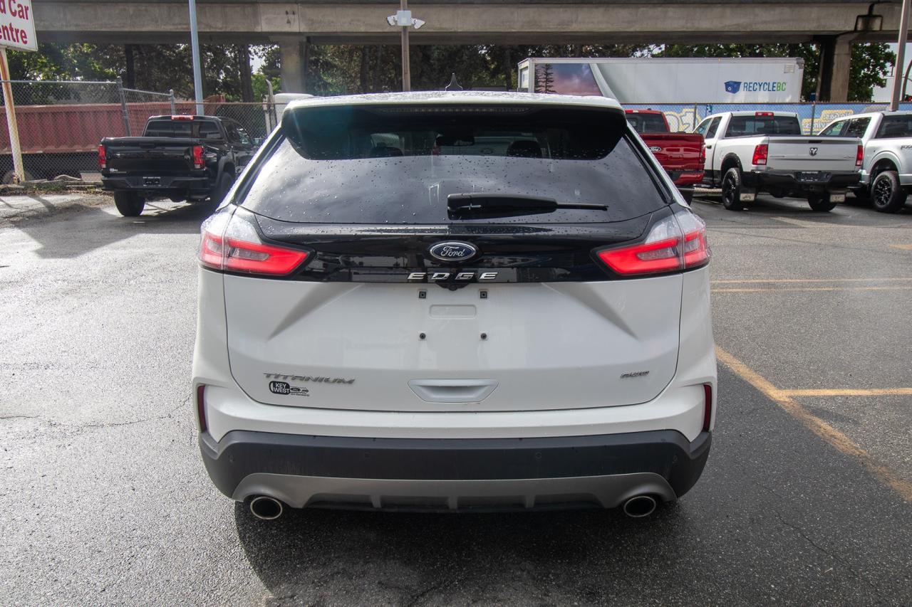 2023 Ford Edge Titanium AWD Photo5