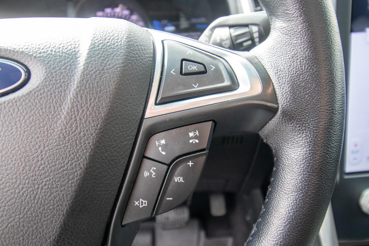 2023 Ford Edge Titanium AWD Photo5