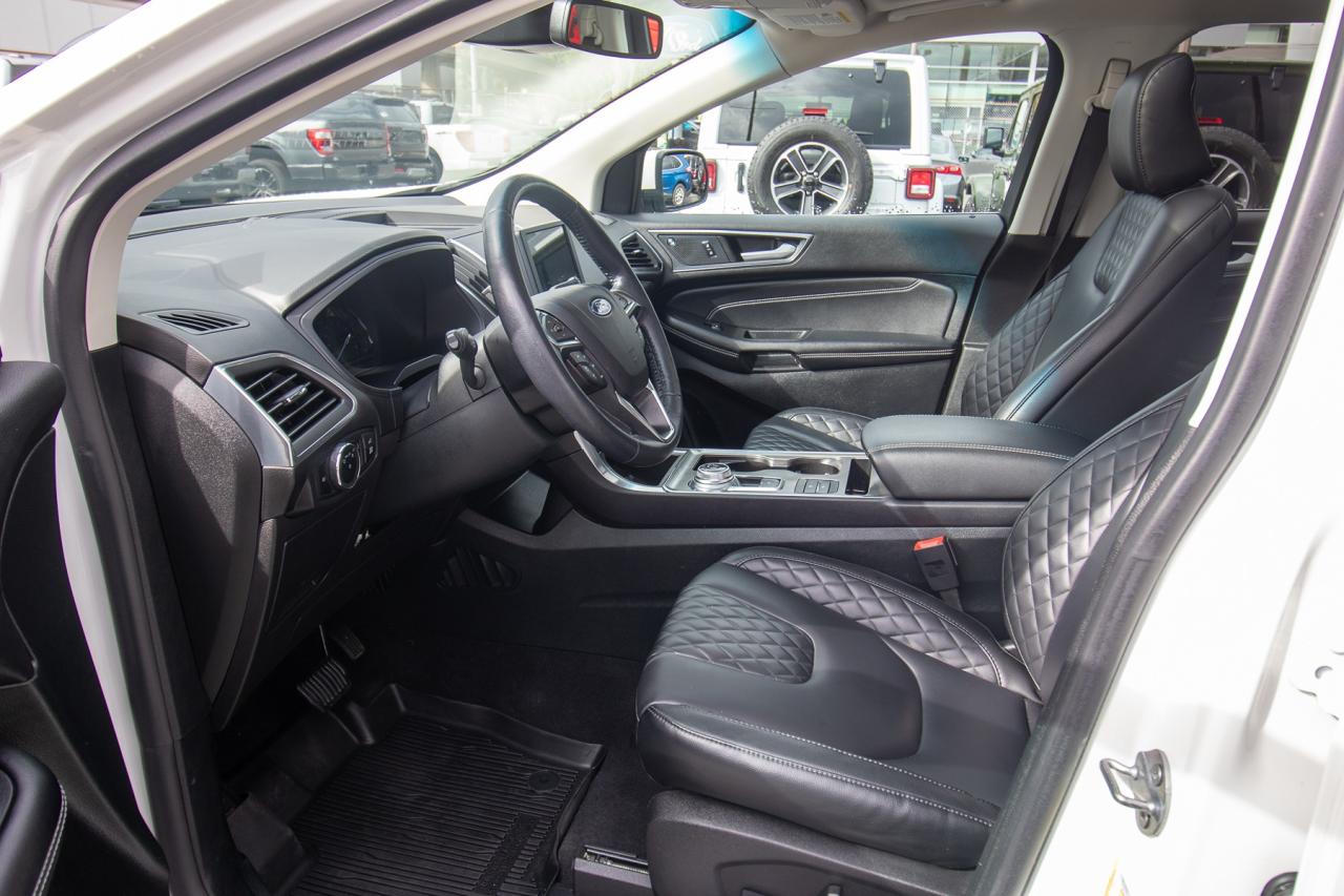 2023 Ford Edge Titanium AWD Photo5