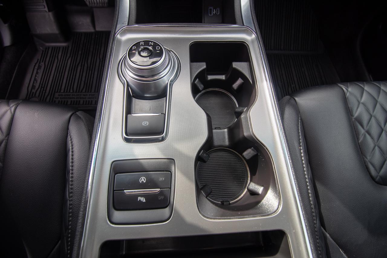 2023 Ford Edge Titanium AWD Photo5