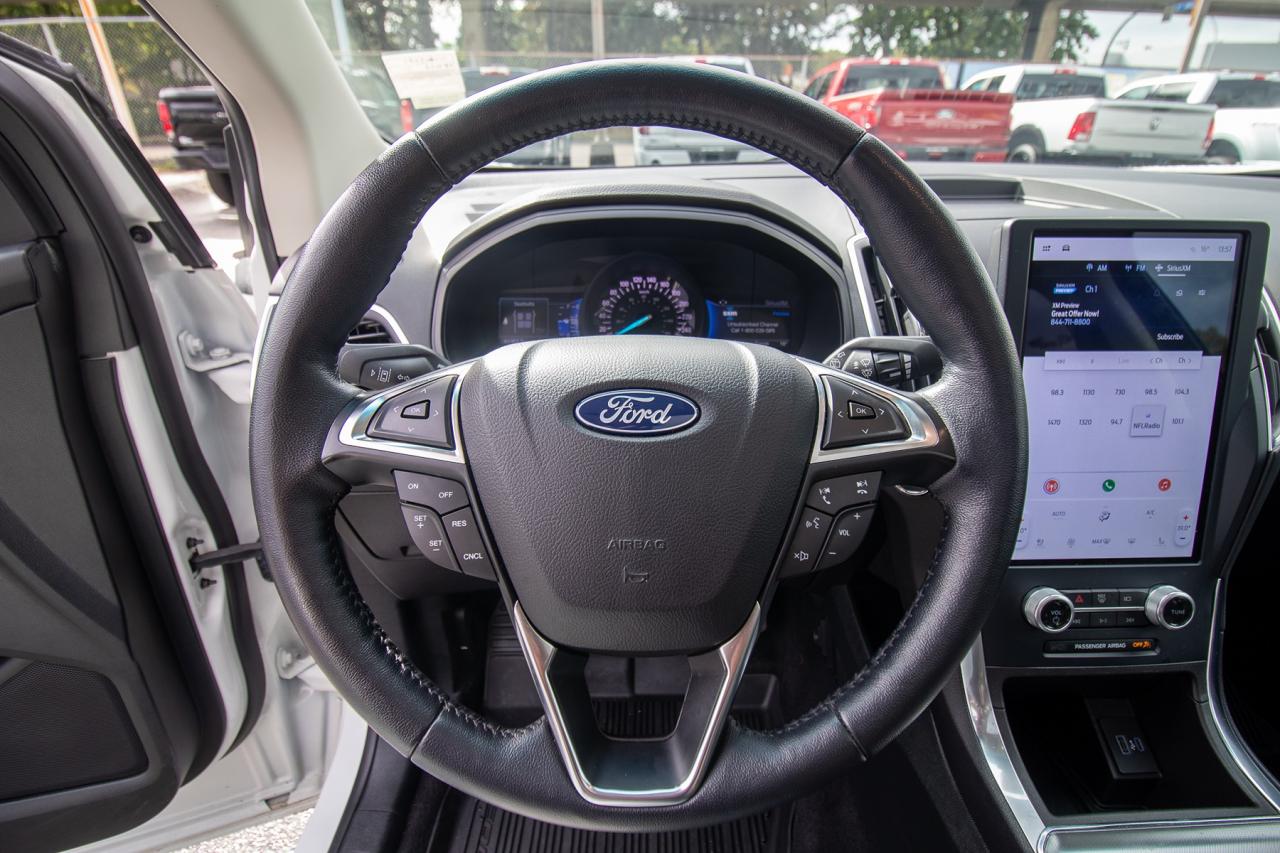 2023 Ford Edge Titanium AWD Photo5