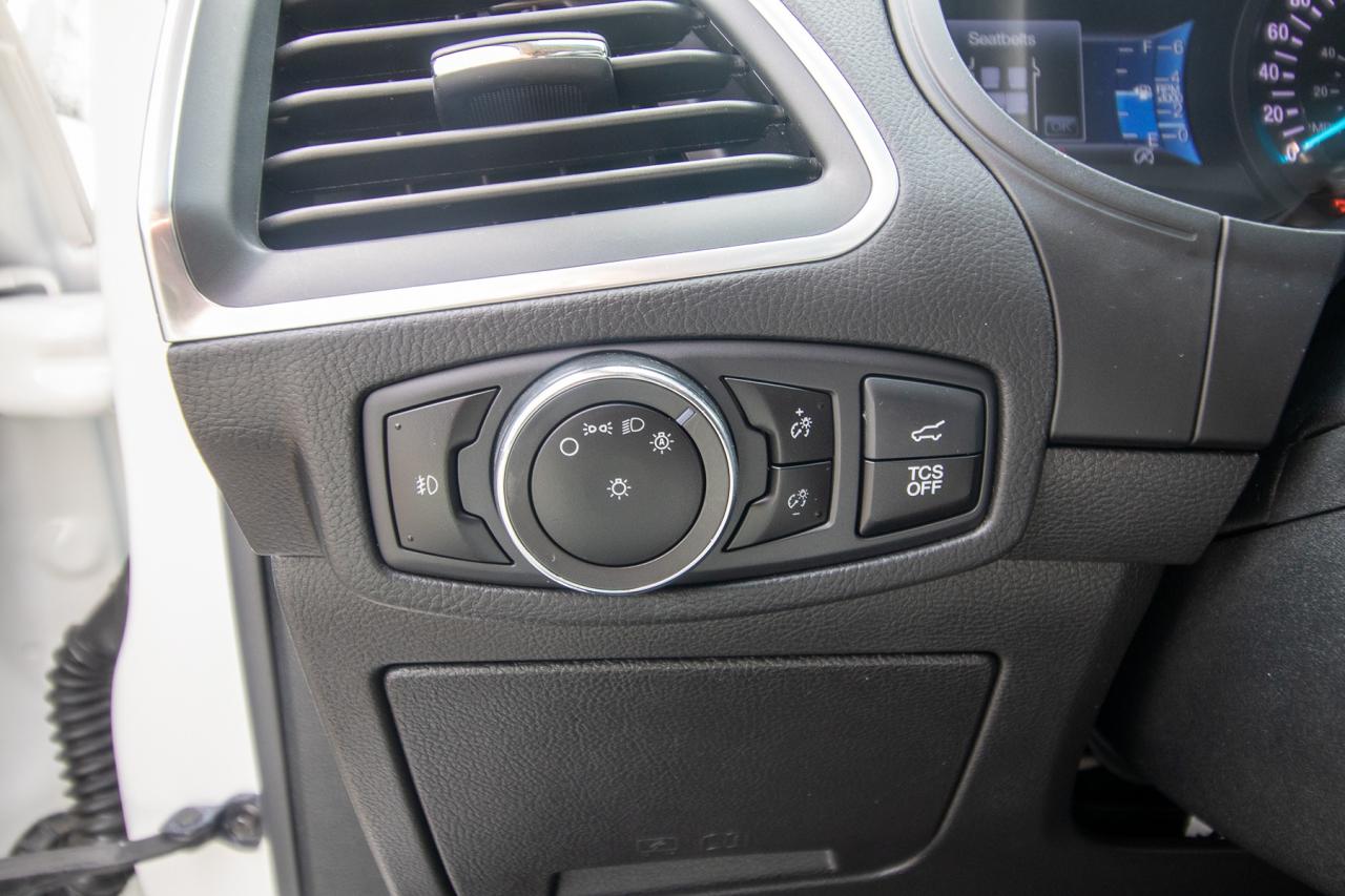 2023 Ford Edge Titanium AWD Photo5