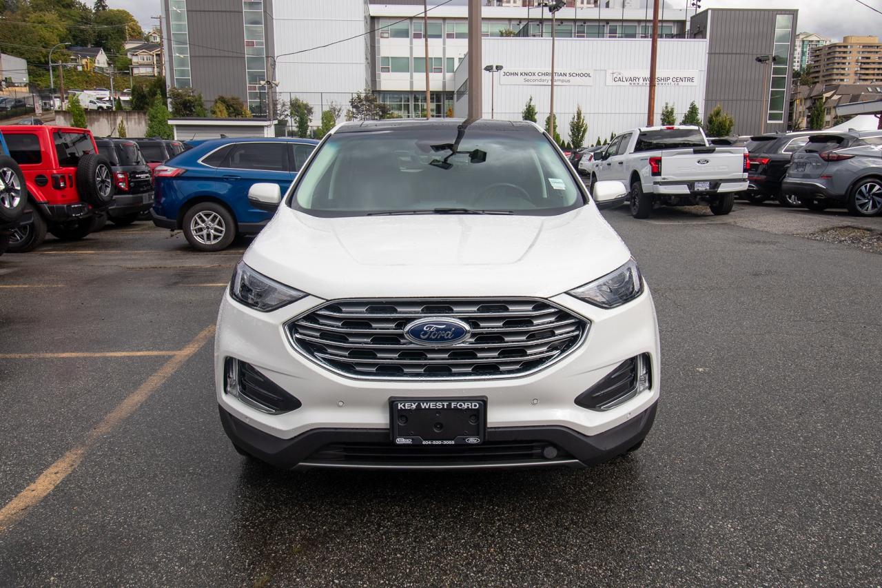 2023 Ford Edge Titanium AWD Photo5