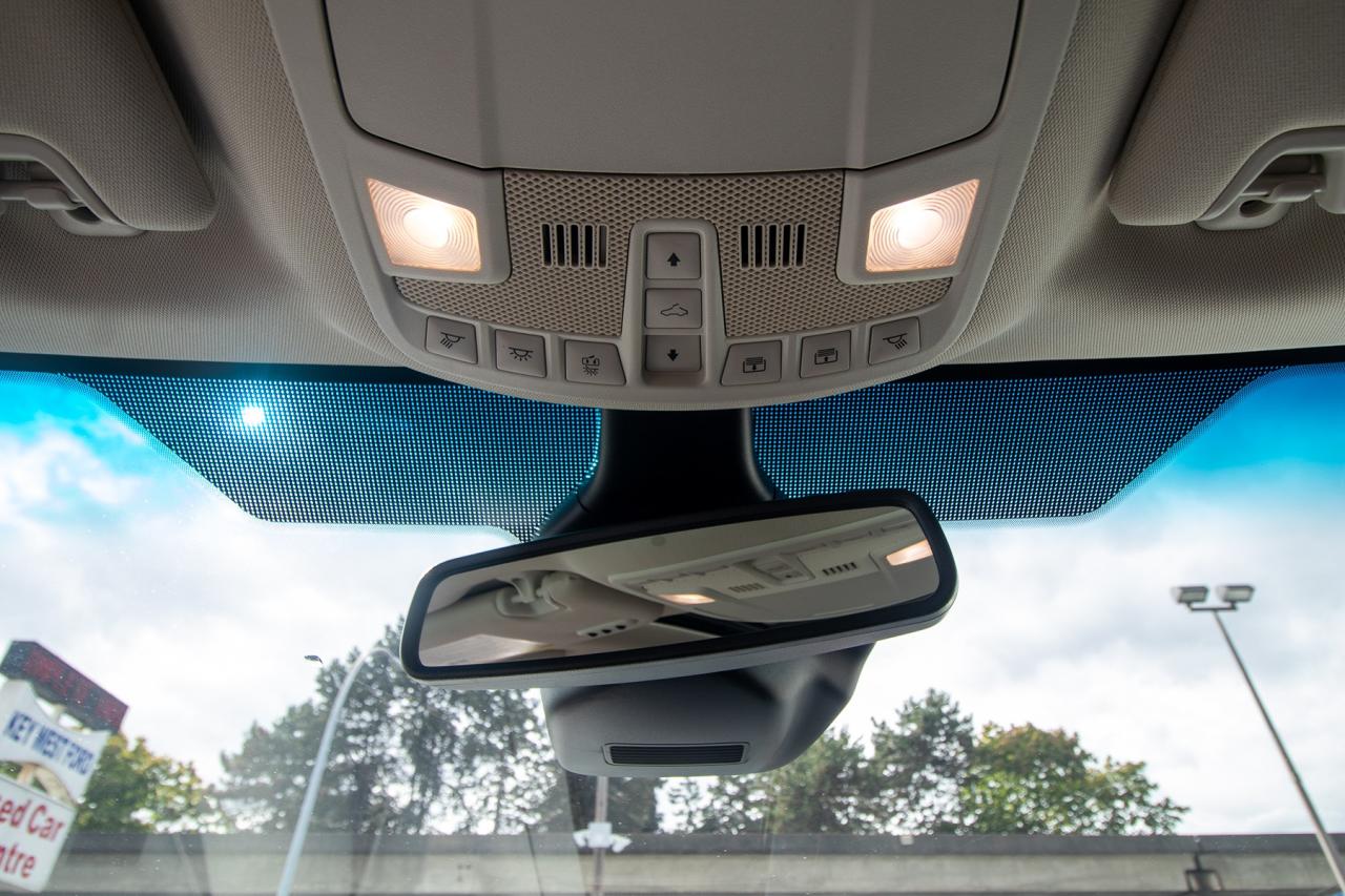2023 Ford Edge Titanium AWD Photo5