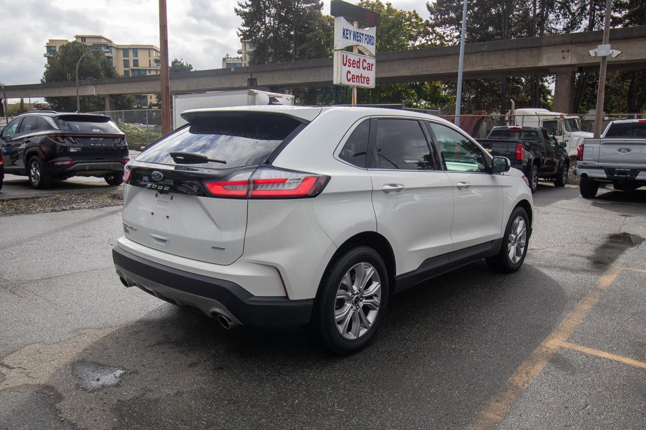 2023 Ford Edge Titanium AWD Photo5