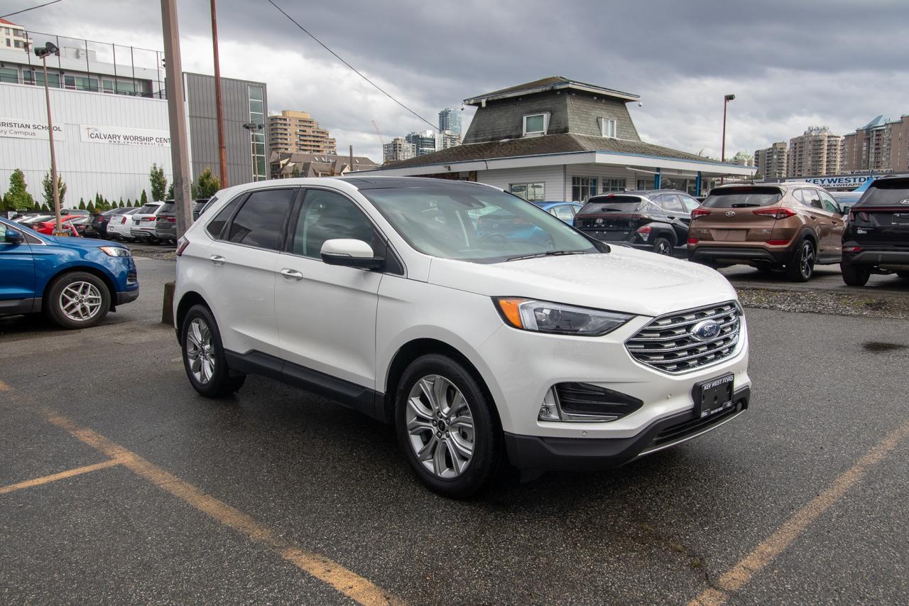 2023 Ford Edge Titanium AWD Photo5