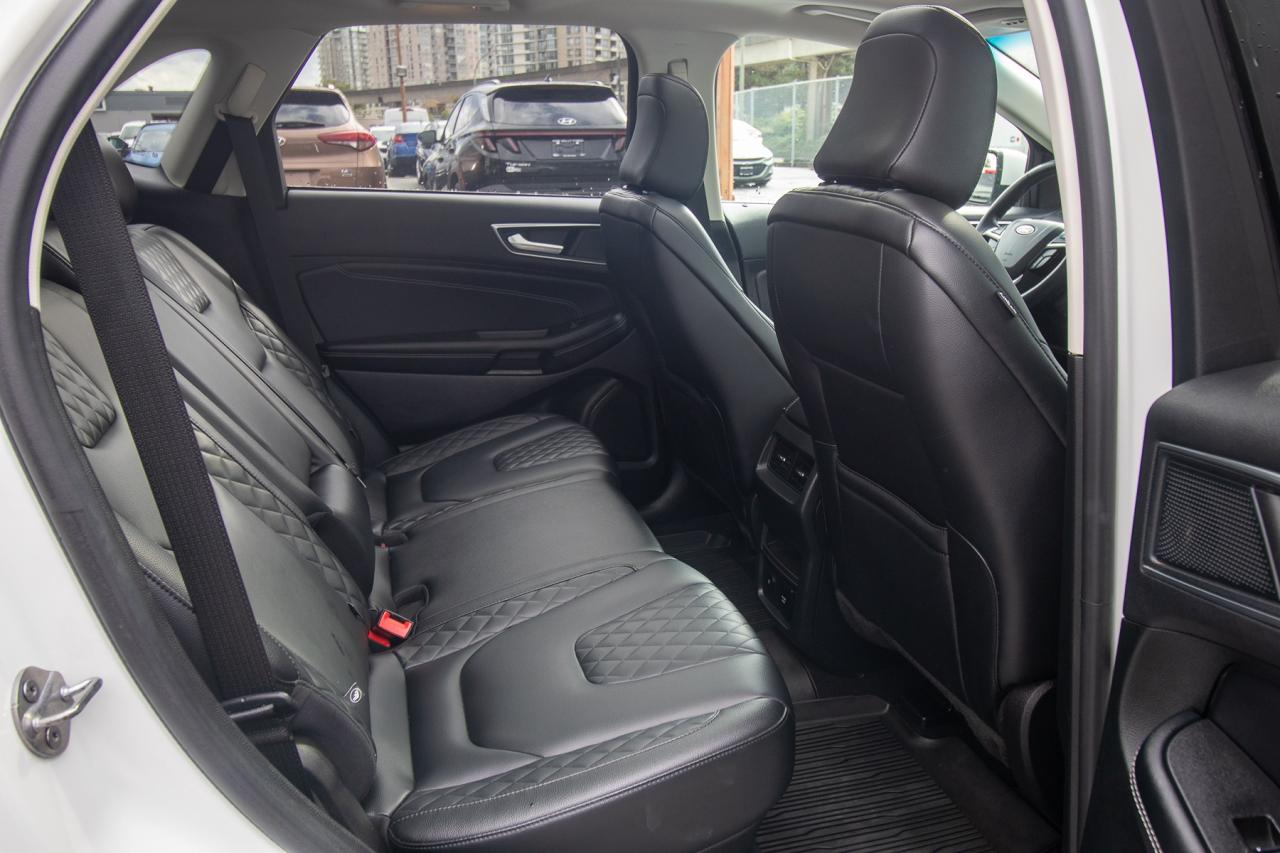 2023 Ford Edge Titanium AWD Photo5
