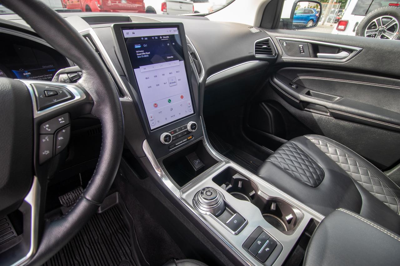 2023 Ford Edge Titanium AWD Photo5