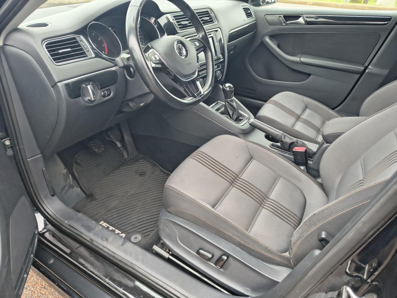 2017 Volkswagen Jetta Wolfsburg Edition Standard Photo0
