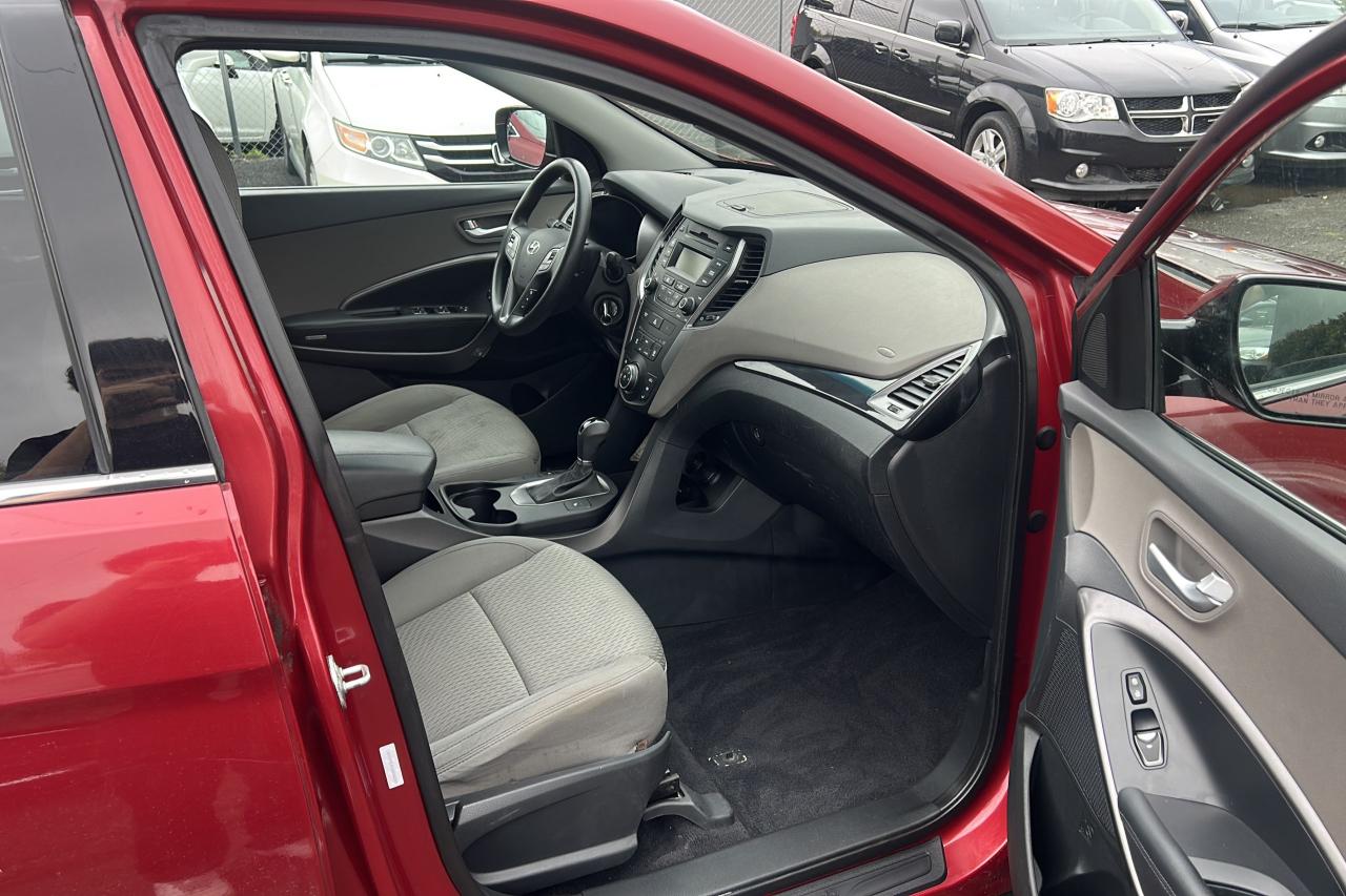 2013 Hyundai Santa Fe GL - Photo #8