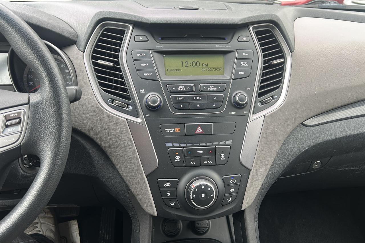 2013 Hyundai Santa Fe GL - Photo #9