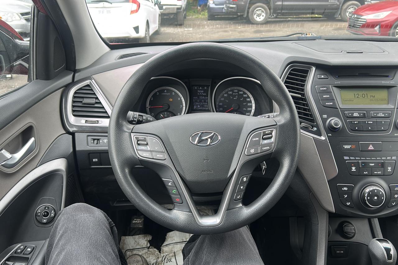 2013 Hyundai Santa Fe GL - Photo #11