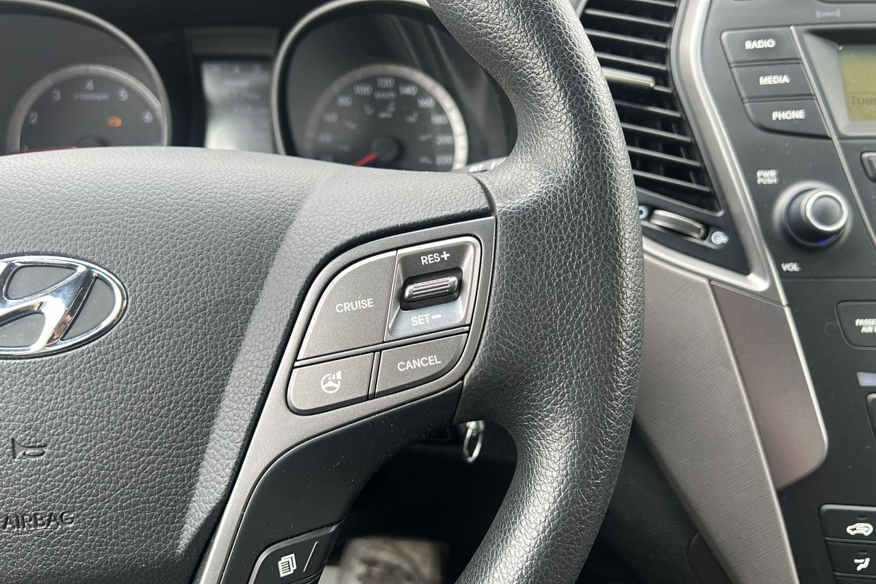 2013 Hyundai Santa Fe GL - Photo #12